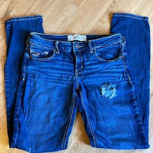 Hollister size 7 or 28 w 33 L